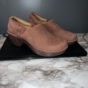 Ariat Women's Tan Suede Mules